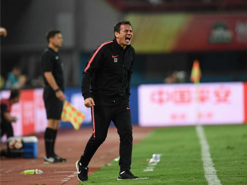 上海海港主帅哈维尔离任:情绪失控成主要导火索 上海海港主帅哈维尔离任:情绪失控成主要导火索